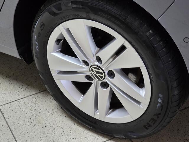 Volkswagen GOLF 1.0 TSI Life/ Dealer Onderhouden!/ Trekhaak/ LED Koplampen/ Elek.Stoel+Memory/ Virtual Cockpit/ Apple+Android/ Stoel+Stuurverw./ Sportstoel/ 16''LMV/ Clima/ Navi/ Cruise.Adaptief/ Bluetooth/ PDC V+A.