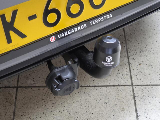 Volkswagen GOLF 1.0 TSI Life/ Dealer Onderhouden!/ Trekhaak/ LED Koplampen/ Elek.Stoel+Memory/ Virtual Cockpit/ Apple+Android/ Stoel+Stuurverw./ Sportstoel/ 16''LMV/ Clima/ Navi/ Cruise.Adaptief/ Bluetooth/ PDC V+A.