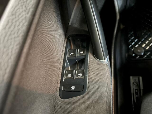 Volkswagen GOLF 1.0 TSI Comfortline. Carplay. Clima!