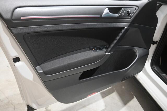 Volkswagen GOLF 2.0 TSI GTI Performance trekhaak digital cockpit