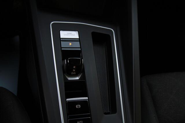 Volkswagen GOLF 1.0 eTSI Life Business