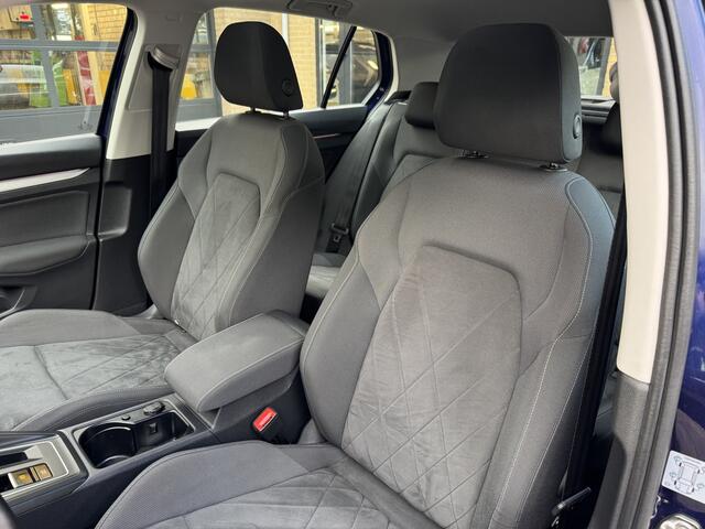 Volkswagen GOLF 1.5 eTSI Style Automaat PanoSchuifdak Navi Carplay