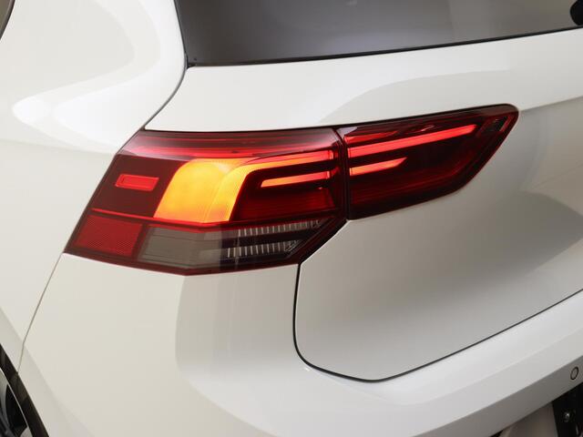 Volkswagen GOLF 1.4 eHybrid Style | SoH 98% | Adaptieve cruise control | Achteruitrijcamera | 3-zone airco | Dodehoek detectie | Stoel- en stuurwielverwarming | CarPlay |