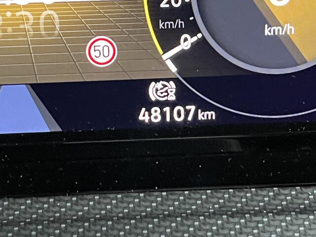 Volkswagen GOLF Variant 1.5 eTSI R-Line / AUTOMAAT/ PANO/ PARK.SENSOREN V+A/ CAMERA/ ACC/ STUUR+STOEL VERWARM./ APP-CONNECT/ RIJ-MODI/ DIGITAL DASH/ NAVI/ DAB/ CLIMA/ LED/ ISOFIX/ 17'' LMV