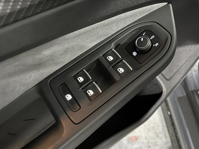 Volkswagen GOLF Variant 1.5 eTSI R-Line / AUTOMAAT/ PANO/ PARK.SENSOREN V+A/ CAMERA/ ACC/ STUUR+STOEL VERWARM./ APP-CONNECT/ RIJ-MODI/ DIGITAL DASH/ NAVI/ DAB/ CLIMA/ LED/ ISOFIX/ 17'' LMV