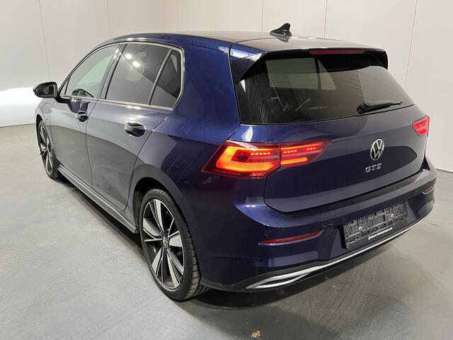 Volkswagen GOLF 1.4 eHybrid GTE / AUTOMAAT/ MATRIX/ STOEL + STUUR VERWARM./ KEYLESS/ RIJ-MODI/ APP CONNECT/ ADAPT. CRUISE/ CAMERA + SENSOREN/ NAVI/ DAB/ 18'' LMV