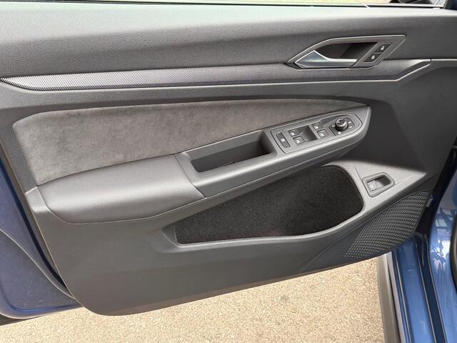 Volkswagen GOLF 1.5 eHybrid GTE | Black Style | IQ light | Camera | Head-up | Rijklaar incl. garantie