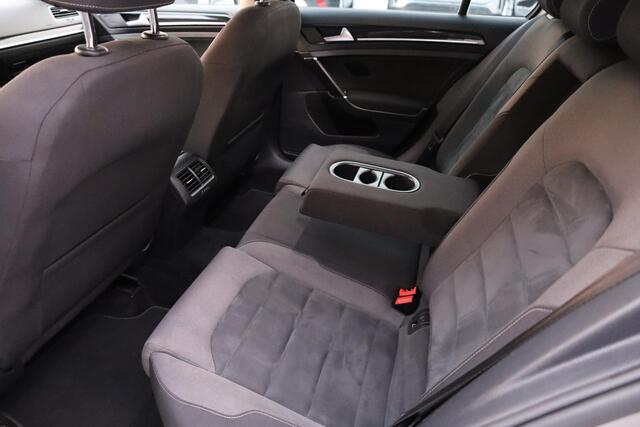 Volkswagen GOLF 1.5 TSI Highline VIRTUAL-DASH CARPLAY ALCANTARA CAMERA DAB ACC NAVI CLIMA HILL-HOLD 2XPDC 17LMV NAP