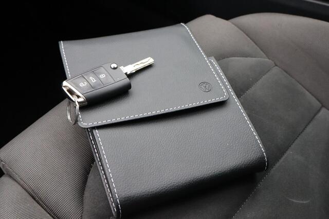 Volkswagen GOLF Variant 1.5 TSI Highline Business R Apple Carplay, Automaat, Camera, Climate control, Virtual Cockpit, Stoelverwarming