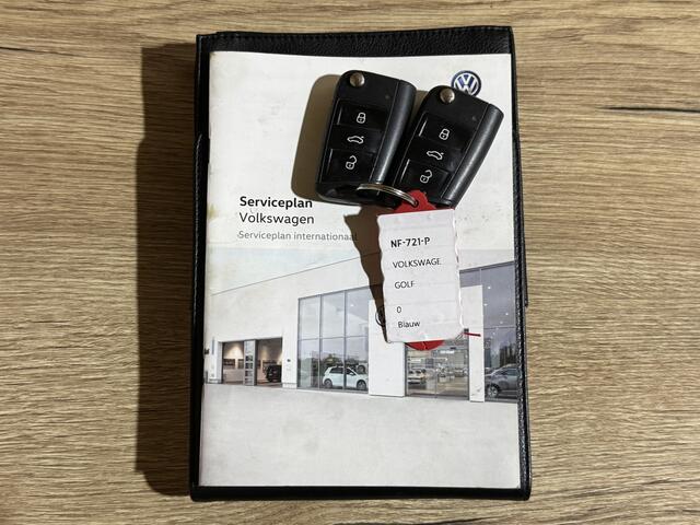 Volkswagen GOLF Variant 1.0 TSI Connected Series | Navigatie | Climate Control | Trekhaak | APK 05-06-2026 |