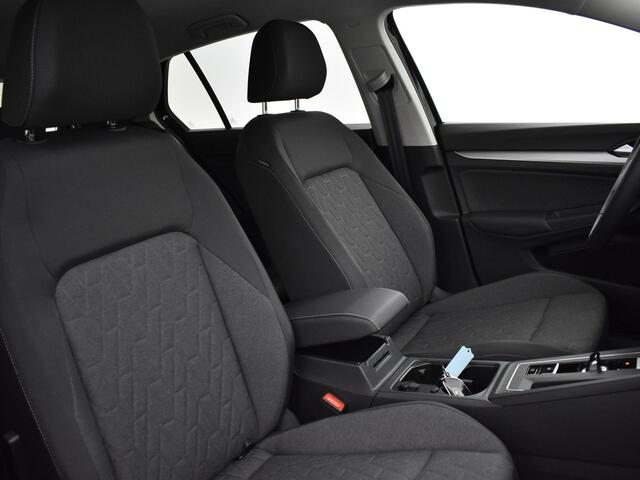 Volkswagen GOLF Life Edition 1.5 eHybrid 204 PK 6 versn. DSG · Achteruitrijcamera · Draadloze telefoonlader · Sfeerverlichting · Stuurwiel verwarmd ·