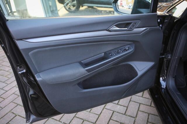 Volkswagen GOLF 1.5 eTSI Style | Pano | Massage |