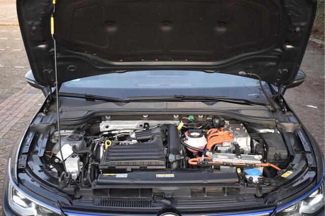 Volkswagen GOLF 1.4 eHybrid GTE 245 pk | Keyless | Standkachel | Camera | Carplay | Stoelverwarming 4x | Stuurverwarming | Full LED IQ