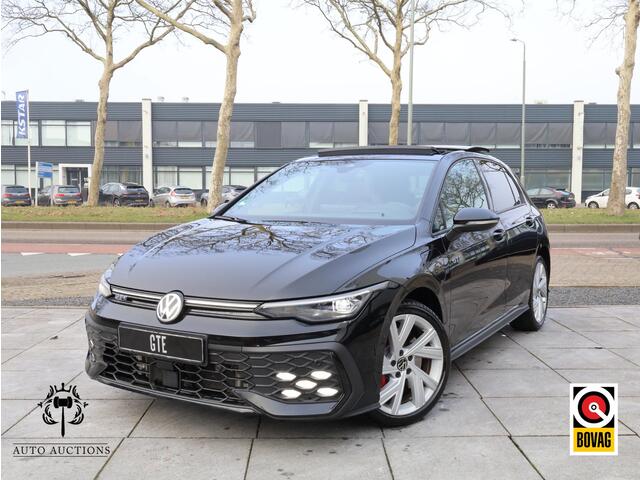Volkswagen GOLF GTE 1.5 eHybrid 272PK | Panodak | Head-up | Keyless | Camera | IQ Light Matrix | Stoel&Stuurverwarming | Alarm |