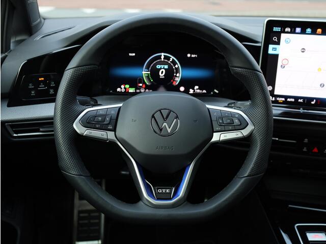 Volkswagen GOLF GTE 1.5 eHybrid 272PK | Panodak | Head-up | Keyless | Camera | IQ Light Matrix | Stoel&Stuurverwarming | Alarm |