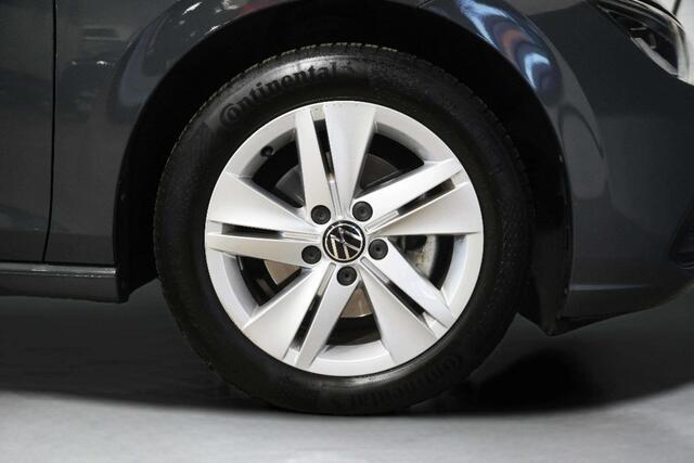 Volkswagen GOLF 1.0 TSI Life All-season | Stoel en stuurverwarming | Parkeersensoren | Adaptive Cruise | LED Verlichting