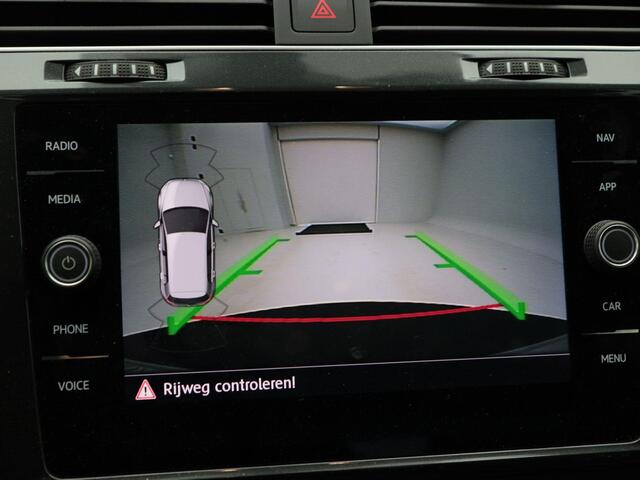 Volkswagen GOLF 1.0 TSi Comfortline 115 Pk | Adaptive Cruise | Achteruitrijcamera | Trekhaak | Stoelverwarming | CarPlay | 16 Inch | 86.518 Km!