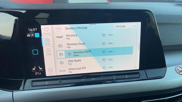 Volkswagen GOLF 2.0 TDI Life AUTOMAAT / FULL LED / CARPLAY / STOELVERW / STUURVERW / CLIMA / PDC / BLUETOOTH / ACC