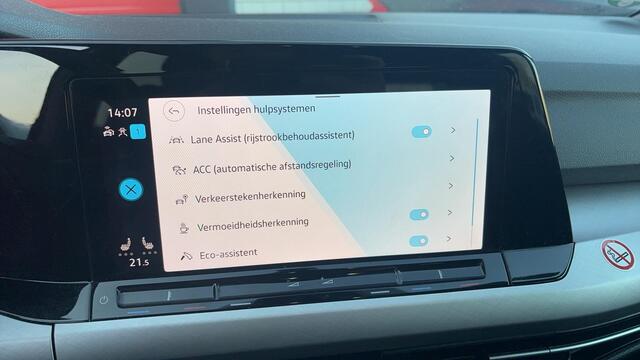 Volkswagen GOLF 2.0 TDI Life AUTOMAAT / FULL LED / CARPLAY / STOELVERW / STUURVERW / CLIMA / PDC / BLUETOOTH / ACC