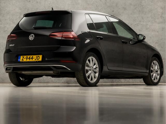 Volkswagen GOLF 1.5 TSI Sportline 150Pk Automaat (VIRTUAL COCKPIT, APPLE CARPLAY, DYNAMISCHE KNIPPERLICHTEN, KEYLESS, STOELVERWARMING, LED KOPLAMPEN, CAMERA, GETINT GLAS, ADAPTIVE CRUISE, NIEUWSTAAT)