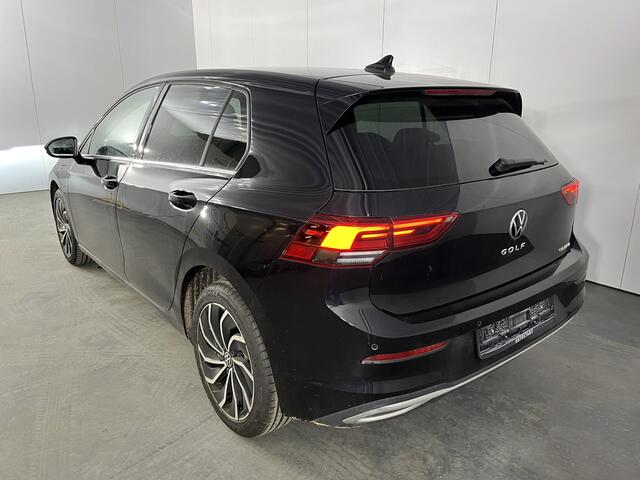 Volkswagen GOLF 1.4 eHybrid Style / AUTOMAAT/ PARK. SENSOREN/ MEMORY SEATS/ ERGO ACTIVE/ IQ. LIGHT/ STOEL-STUURVERWARM./ KEYLESS/ APP CONNECT/ ADAPT. CRUISE/ CLIMA/ DAB/ 17" LMV