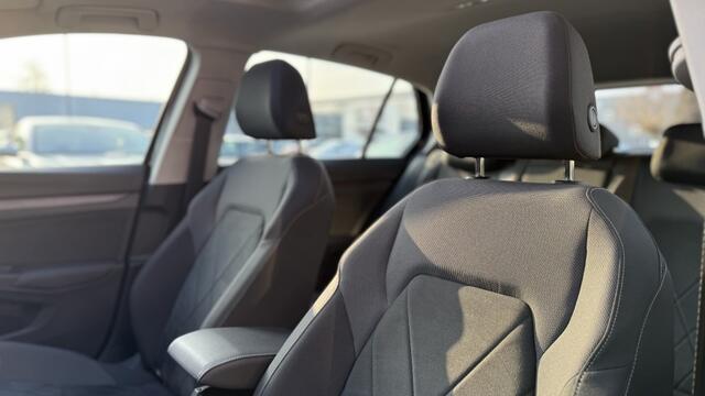 Volkswagen GOLF 1.4 eHybrid Style | Panoramdak | Sfeerverlichting | Navigatie