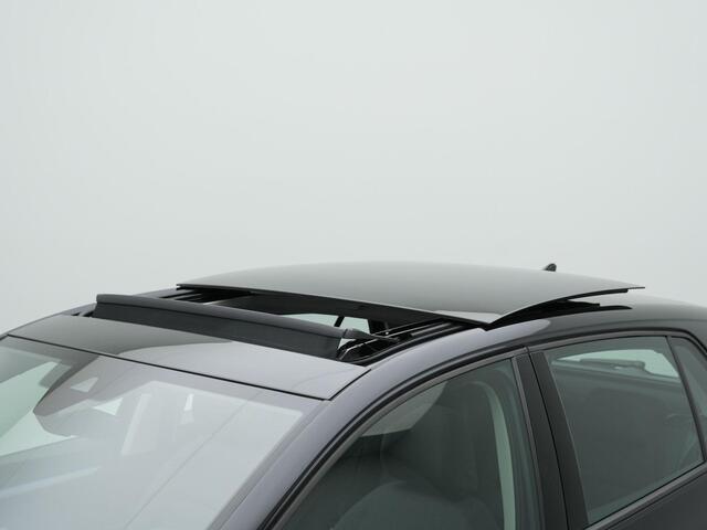 Volkswagen GOLF 1.0 eTSI 110 pk DSG Life | Panoramadak | IQ Light | Stuur-/stoelverwarming | Achteruitrijcamera