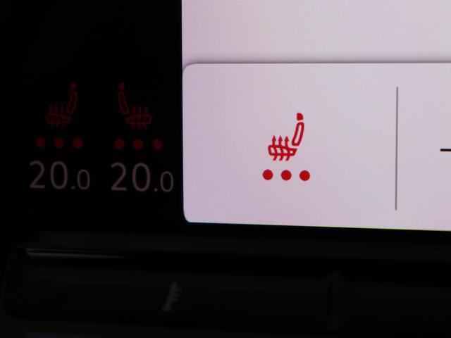 Volkswagen GOLF 1.5 eTSI Style | Stoelverwarming | Trekhaak | Camera | Stuurverwarming | Memory | Sfeerverlichting | Carplay | Navigatie | Adaptive cruise | Parkeerhulp | Climate control