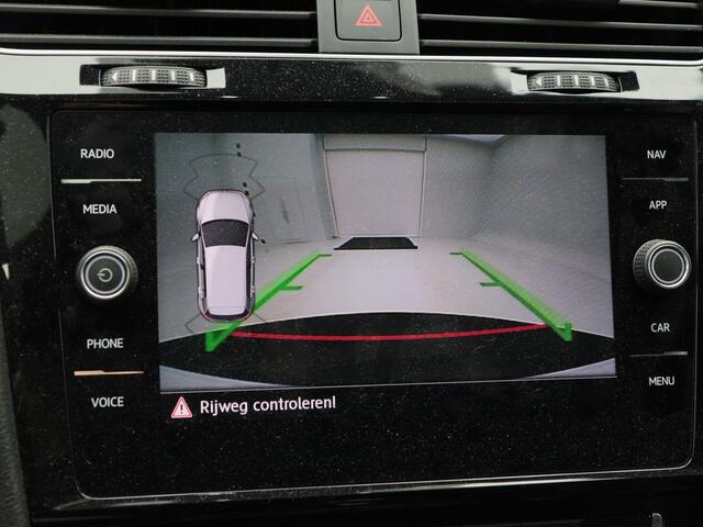 Volkswagen GOLF 2.0 TSi GTi Performance | Panoramadak | Adaptive Cruise | Climate Control | Stoelverwarming | Navigatie | Camera | 19 Inch | 95.707 Km!!