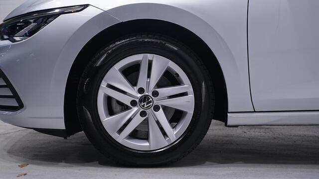 Volkswagen GOLF Variant 1.0 eTSI Life NAP 1e Eig. Apple Carplay PDC v+a Navigatie