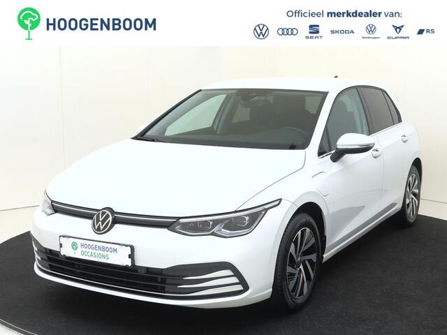 Volkswagen GOLF 1.4 eHybrid Style | SoH 98% | Adaptieve cruise control | Achteruitrijcamera | 3-zone airco | Dodehoek detectie | Stoel- en stuurwielverwarming | CarPlay |