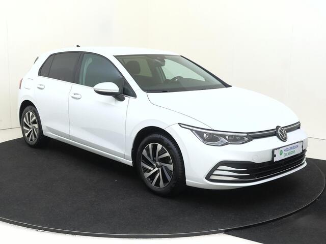 Volkswagen GOLF 1.4 eHybrid Style | SoH 98% | Adaptieve cruise control | Achteruitrijcamera | 3-zone airco | Dodehoek detectie | Stoel- en stuurwielverwarming | CarPlay |