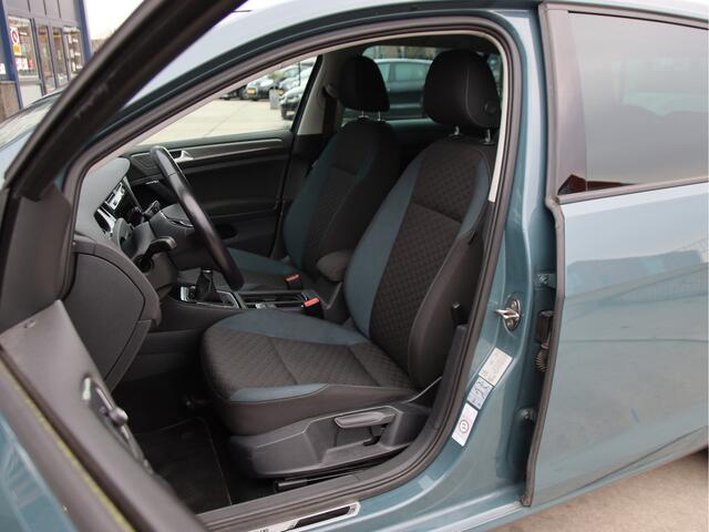 Volkswagen GOLF 1.5 TSI Highline Carplay, Camera, ACC, Winterpakket Prijspakker!