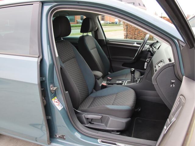 Volkswagen GOLF 1.5 TSI Highline Carplay, Camera, ACC, Winterpakket Prijspakker!