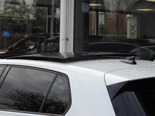 Volkswagen GOLF 1.5 eTSI R-Line - Pano | ACC | Camera | IQ.Light | Harman-Kardon | Stoel/stuurverw.