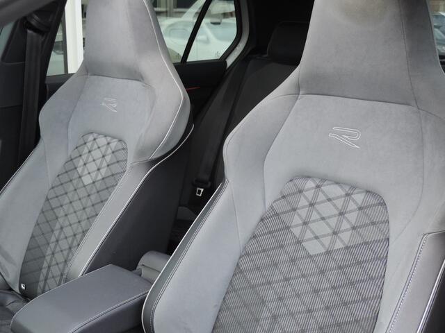 Volkswagen GOLF 1.5 eTSI R-Line - Pano | ACC | Camera | IQ.Light | Harman-Kardon | Stoel/stuurverw.