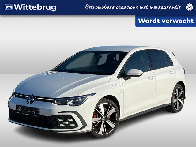 Volkswagen GOLF 1.4 eHybrid 245PK DSG GTE / IQ LED / Achteruitrijcamera / Stuur + Stoelverwarming / Dodehoeksensor / Travel Assist