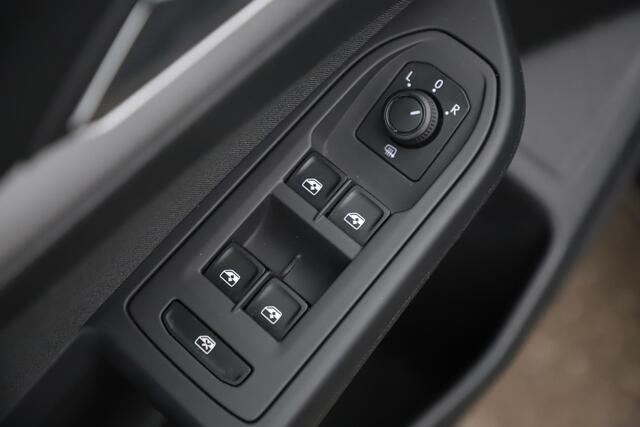 Volkswagen GOLF Variant 1.0 TSI Golf 110PK 18 inch LMV Virtual Cockpit Navigatie Carplay Android Clima Adaptive Cruise Parkeersensor R-line look velgen