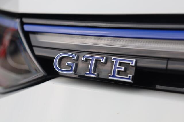 Volkswagen GOLF 1.4 eHybrid GTE 245PK / 180kW LED Matrix IQ.Lights, achteruitrijcamera, 3-zone climatronic, draadloos telefoon laden, voorstoelen + stuurwiel verwarmbaar, Apple Carplay & Android Auto, instelbare rijprofielen (Driving Profiles), full map navigatie, adapti