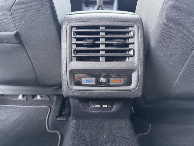 Volkswagen GOLF 1.5 TSI Life | Camera | Lounge Pakket | Extra Getint Glas Achter |