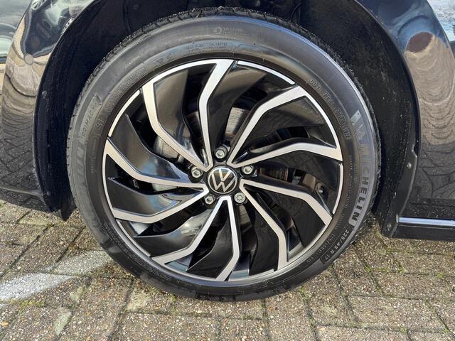 Volkswagen GOLF 1.5 eTSI Style | DSG | LED | Trekhaak | ACC | Navi | App-Conn. | Camera