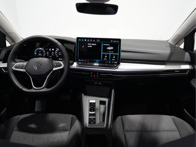 Volkswagen GOLF 1.5 eHybrid 204pk Life Edition Trekhaak, Apple Carplay, 17'' Lichtmetalen velgen
