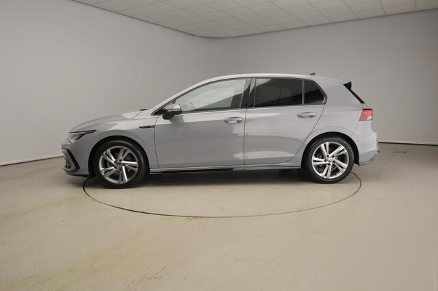 Volkswagen GOLF 1.5 eTSI R-Line Automaat | Stoelverwarming | Stuurverwarming | Active Cruise Control