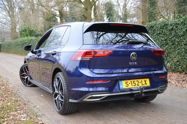Volkswagen GOLF 1.4 eHybrid GTE Automaat/Navi/Led/Pdc/Ecc/Stoel & stuurverwarming/Virtual Cockpit/Achteruitrijcamera/Cr-Control adaptief/Panoramadak/Trekhaak