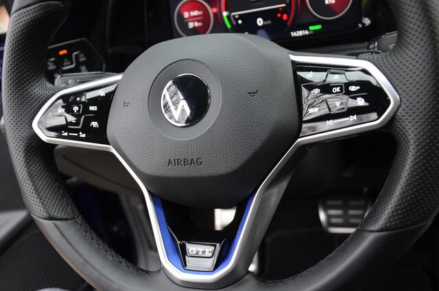 Volkswagen GOLF 1.4 eHybrid GTE Automaat/Navi/Led/Pdc/Ecc/Stoel & stuurverwarming/Virtual Cockpit/Achteruitrijcamera/Cr-Control adaptief/Panoramadak/Trekhaak