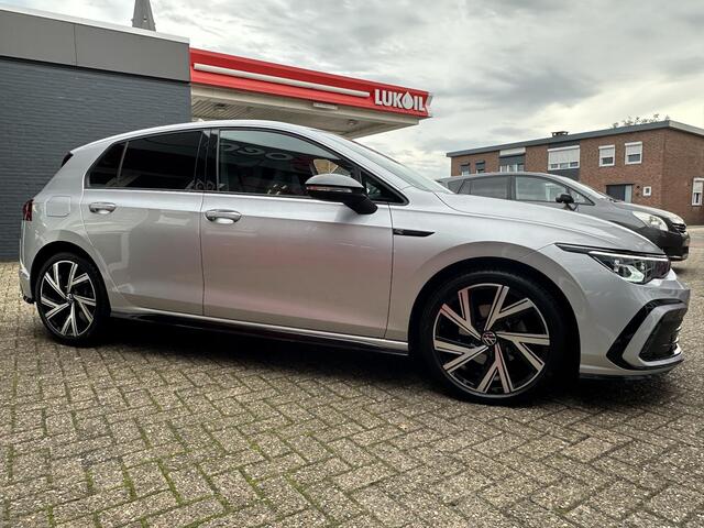 Volkswagen GOLF 1.5 eTSI R-Line *ACC/NAVI/CAMERA*