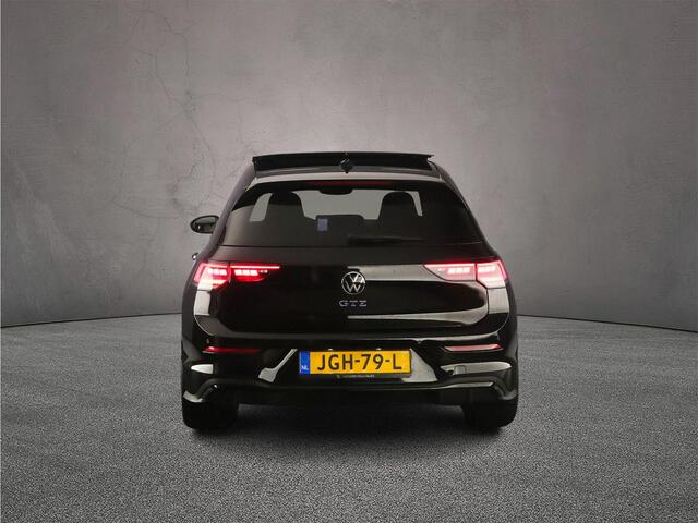 Volkswagen GOLF GTE 1.5 TSI eHybrid 272pk DSG Automaat Panoramadak, Adaptive cruise control, Head up display, Black style, LED matrix koplampen, 360 camera, Stuurwiel verwarmd