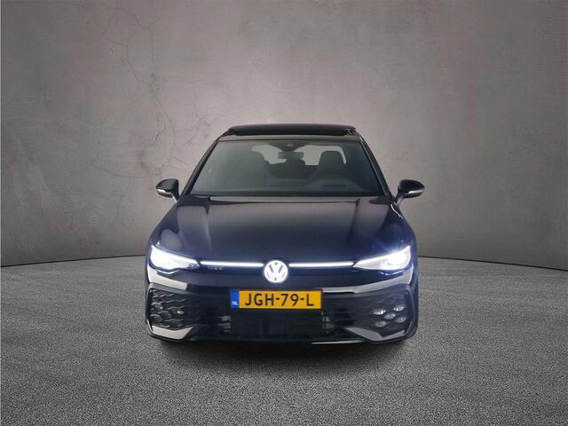 Volkswagen GOLF GTE 1.5 TSI eHybrid 272pk DSG Automaat Panoramadak, Adaptive cruise control, Head up display, Black style, LED matrix koplampen, 360 camera, Stuurwiel verwarmd