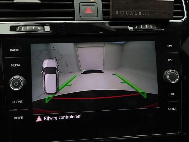 Volkswagen GOLF 2.0 TSi GTi 290 Pk TCR | Panorama Dak | Adaptive Cruise | Camera | Stoelverwarming | 18 inch | 89.906 km!!