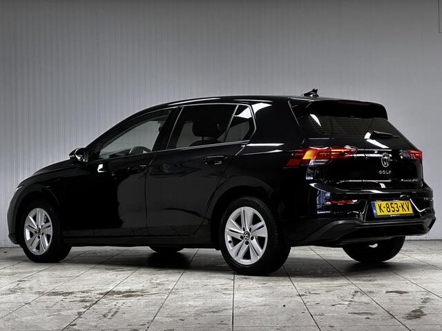 Volkswagen GOLF 1.0 TSI Life/ Virtual Cockpit/ Ambient Light/ 16'' LMV/ LED Koplampen/ Keyless-GO/ Lane-Assist./ Adaptive Cruise/ Apple + Android/ DAB+/ Navi/ Clima/ PDC V+A/ Extra getint glas.